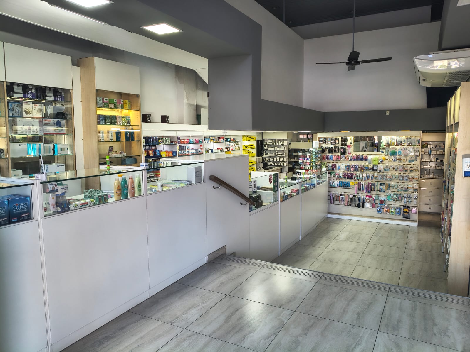 Interior Farmacia Caimmi